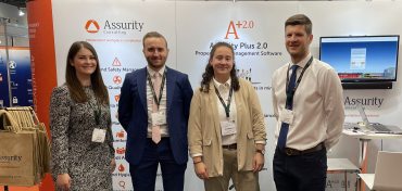 Team on stand IMG 4031 crop 2